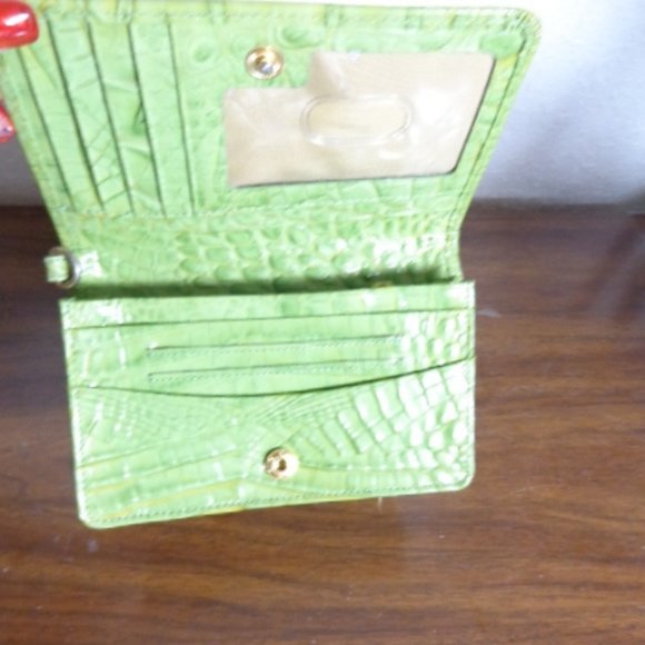 Brahmin Green Melbourne Leather Folding Debbie Wallet No Wrist Strap Org… - Picture 3 of 8